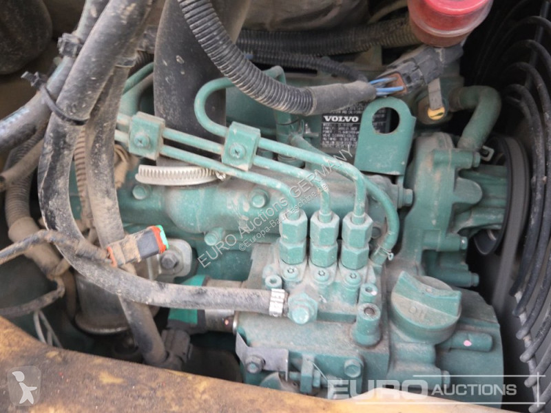 Багер Volvo ECR25D