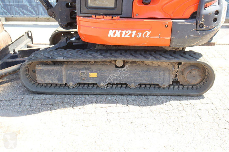 Багер Kubota α