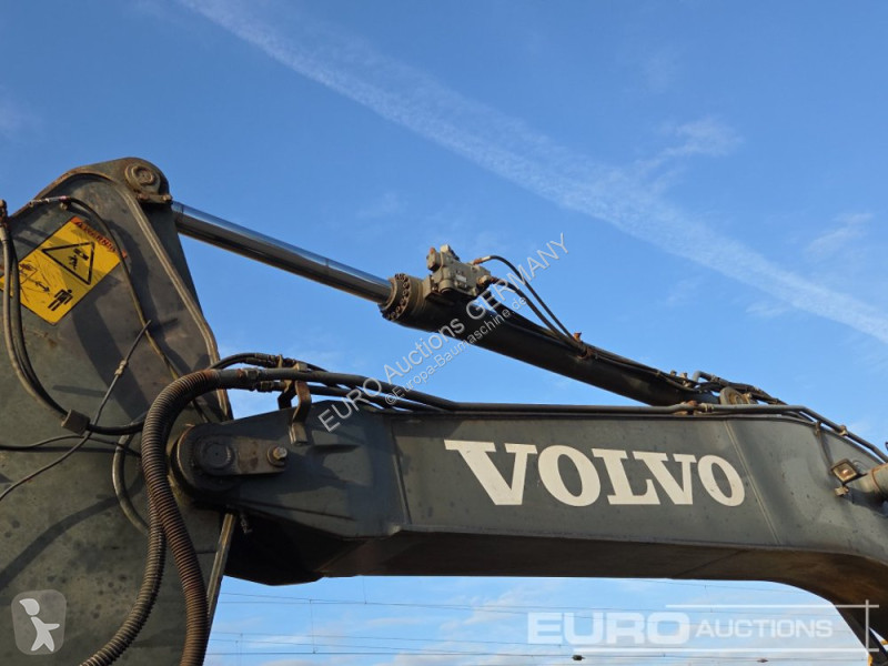 جرافة Volvo EC240