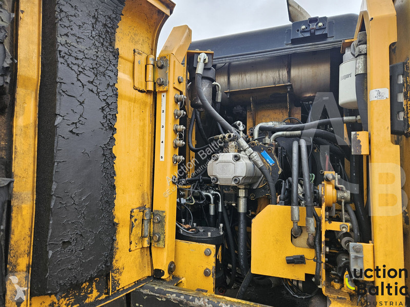 Багер JCB