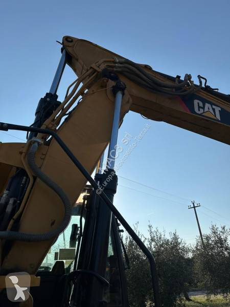 Escavadora Caterpillar