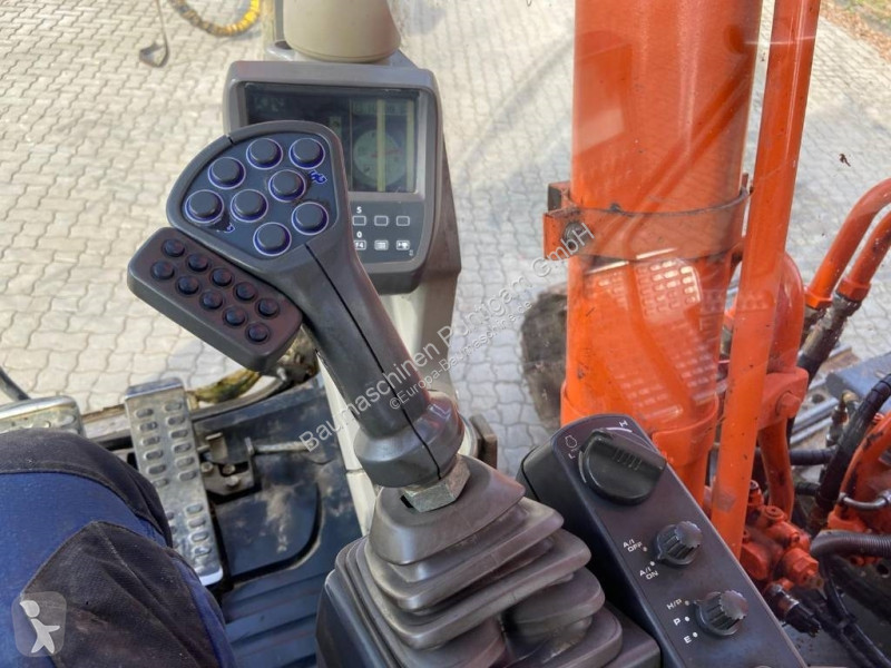 Excavadora Hitachi 210-3 mit Kesla 25 RH