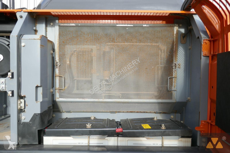 Escavadora Hitachi -7
