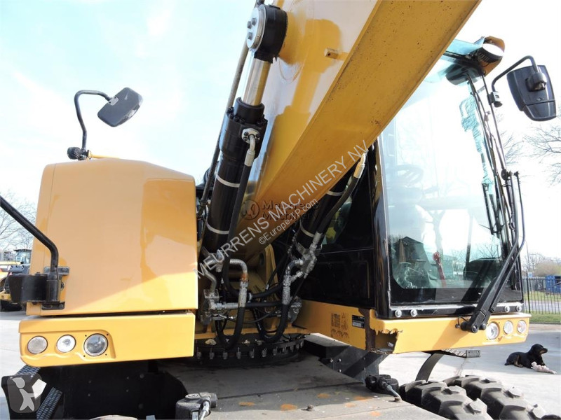 Lopatový nakládač Caterpillar MH3024