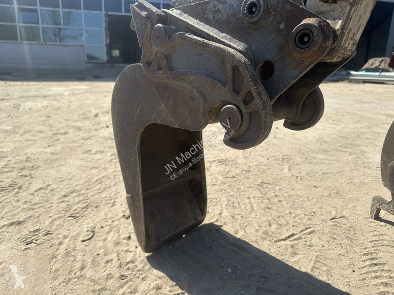 Excavadora Takeuchi 3 buckets