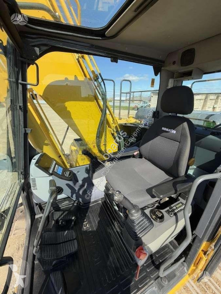 Excavator Komatsu LC-8