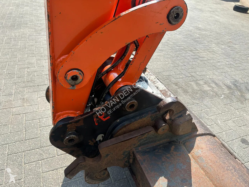Escavadora Hitachi CLR