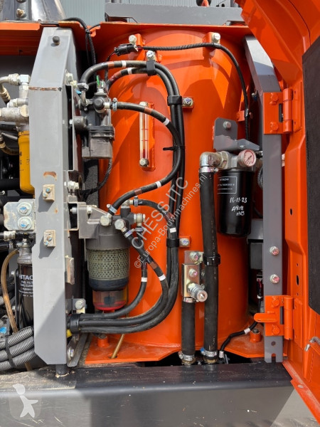 Escavadora Hitachi LC-6