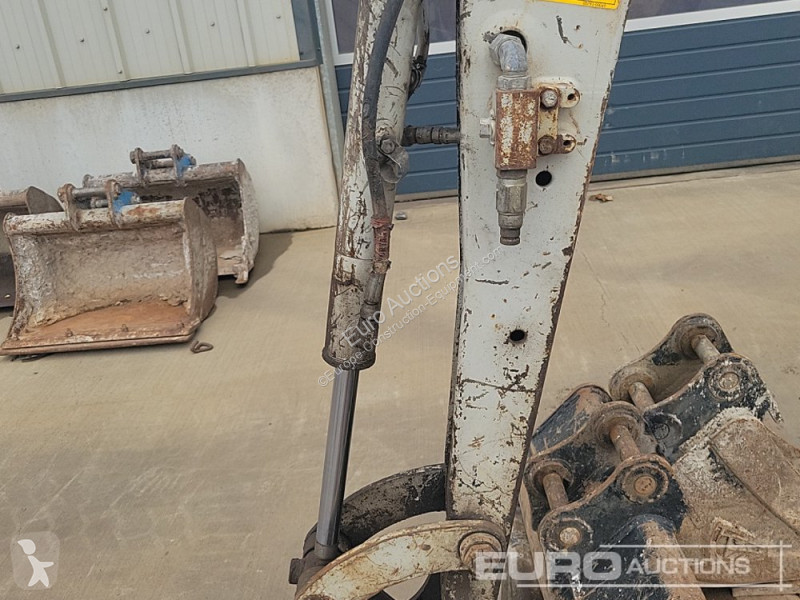 جرافة Takeuchi TB216