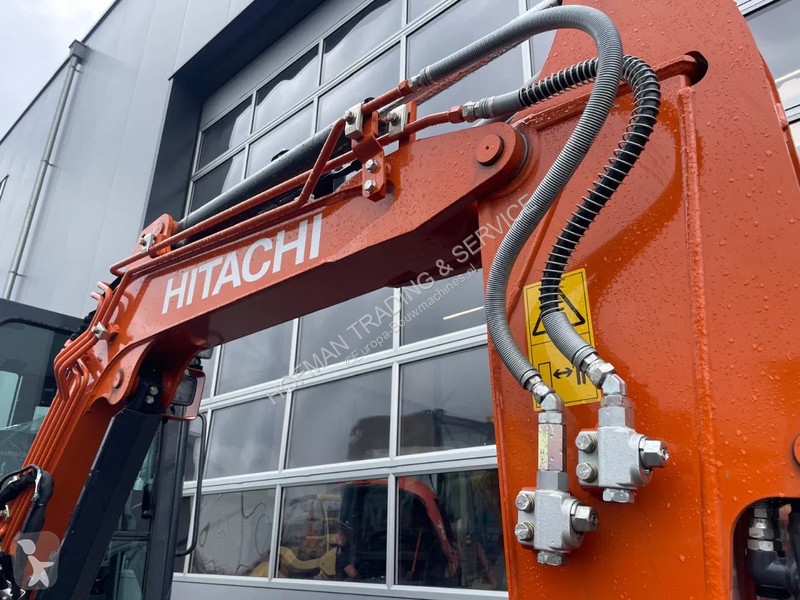 Escavadora Hitachi ZX33U-6 | A/C