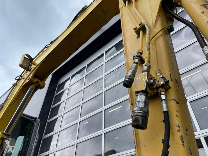 Excavator New Holland 2