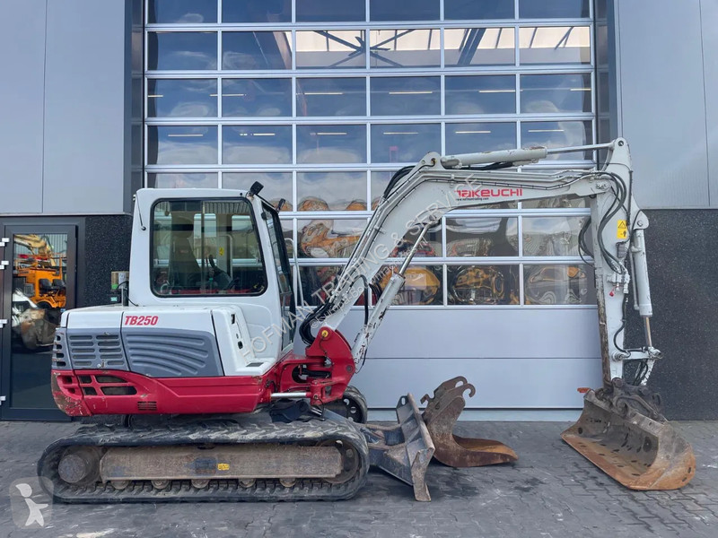 Excavadora Takeuchi