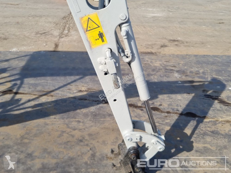 Escavadora Takeuchi TB216