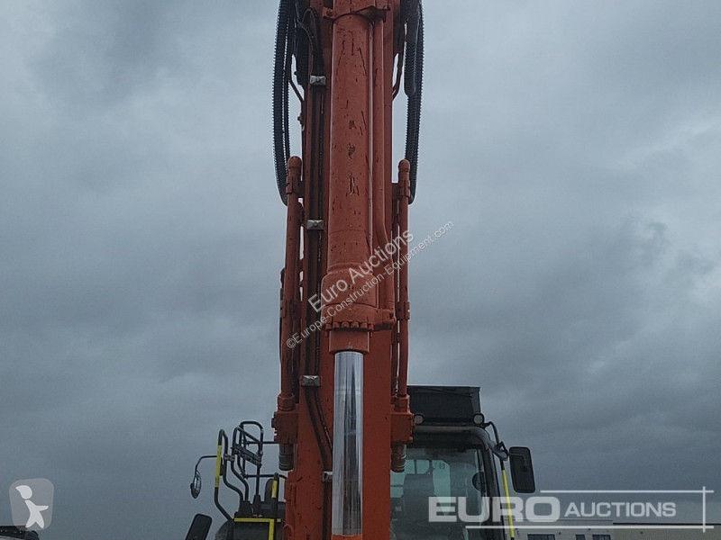 Lopatový nakládač Hitachi -6