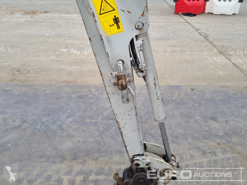 Escavadora Takeuchi TB216