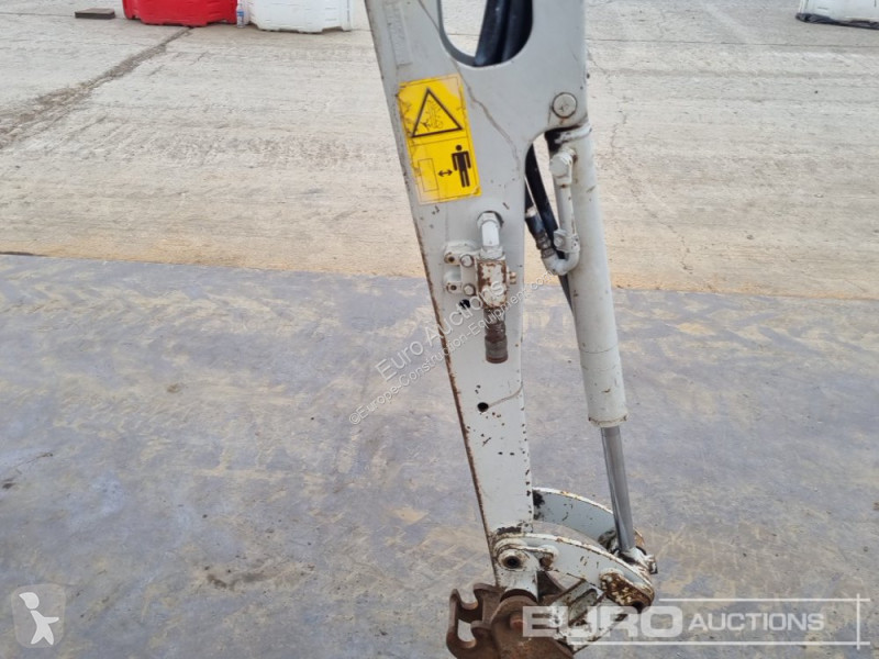 Escavadora Takeuchi TB216