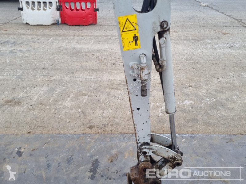 Escavadora Takeuchi TB216