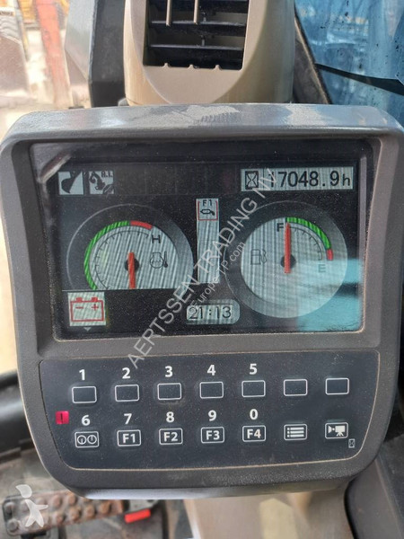 Excavator Hitachi Longreach 28m (Abu Dhabi)