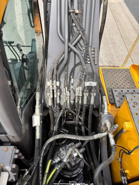 Graafmachine Volvo EC 220 EL (new undercarriage)