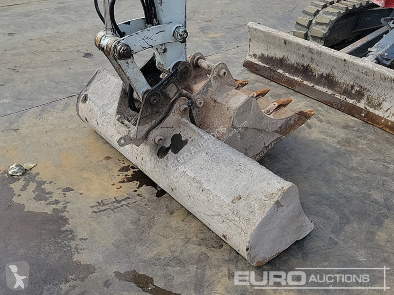 Escavadora Takeuchi TB240