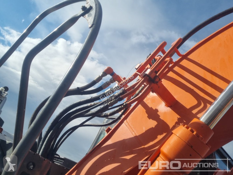 Escavatore Hitachi ZX135U5-3