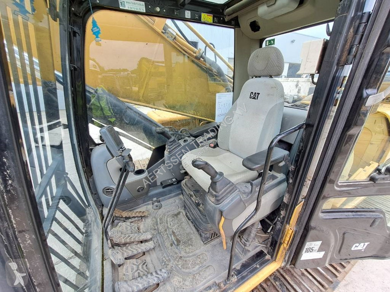Excavadora Caterpillar UHD