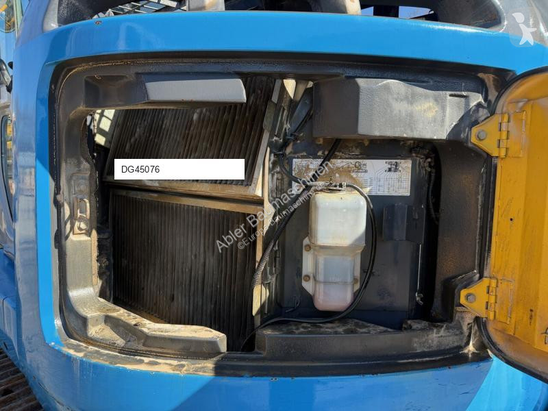 Excavator New Holland Kobelco E235 BSR-2...