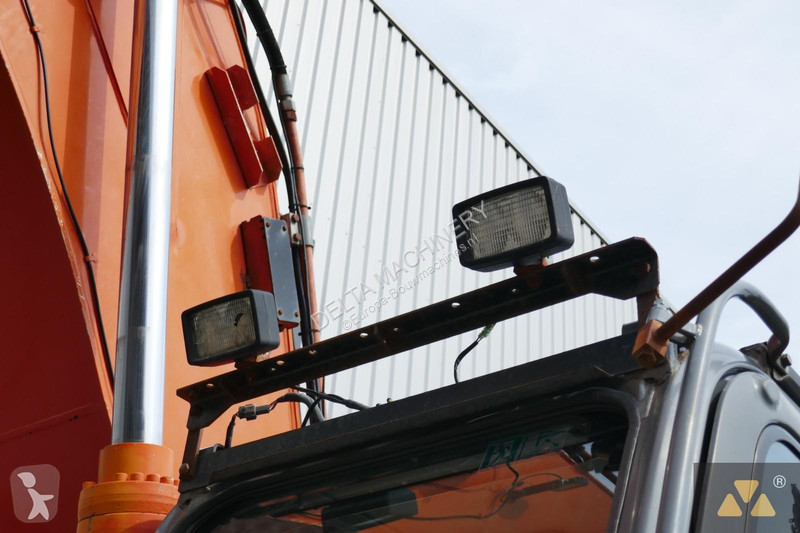 Lopatový nakládač Hitachi Long reach