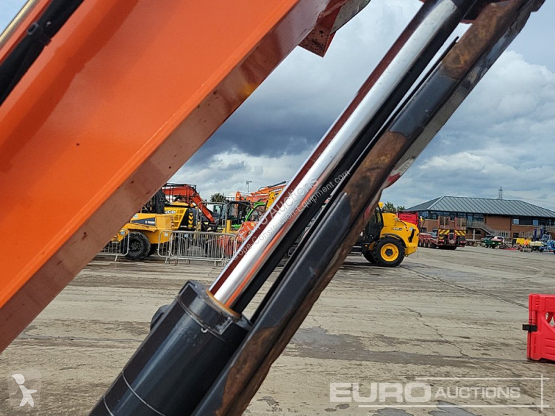 Lopatový nakládač Hitachi ZX26U-6 CR
