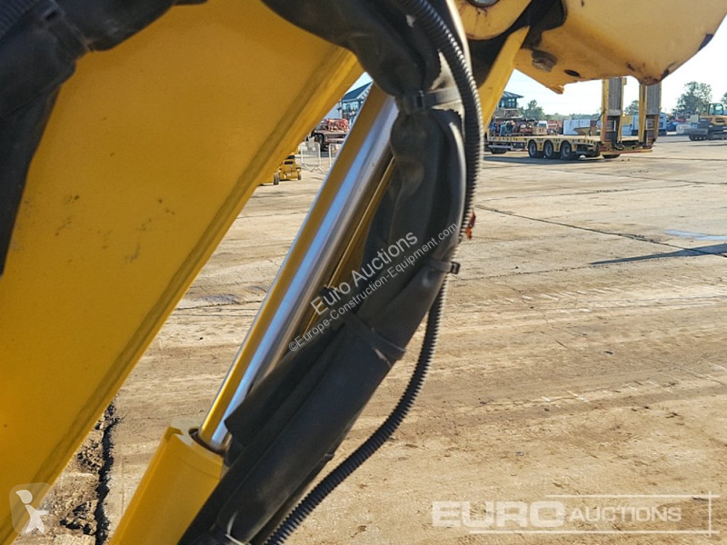 Lopatový nakládač Komatsu PC26MR-3