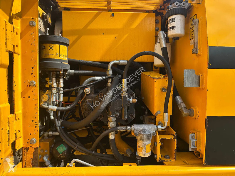 Lopatový nakládač JCB JS190