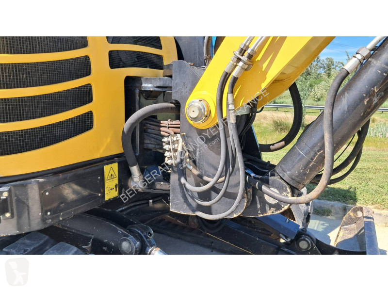 جرافة Yanmar SV120