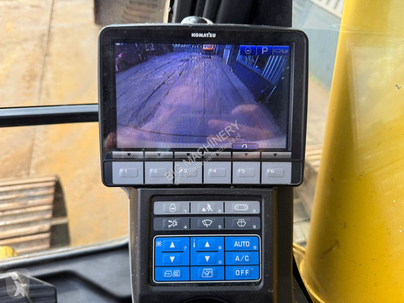 جرافة Komatsu