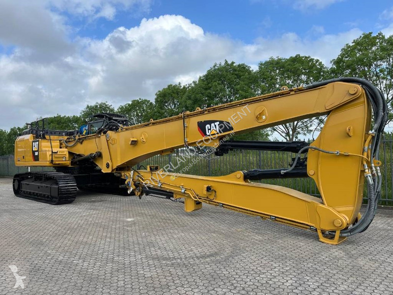 Rýpadlo Caterpillar UHD adjustable undercarriage