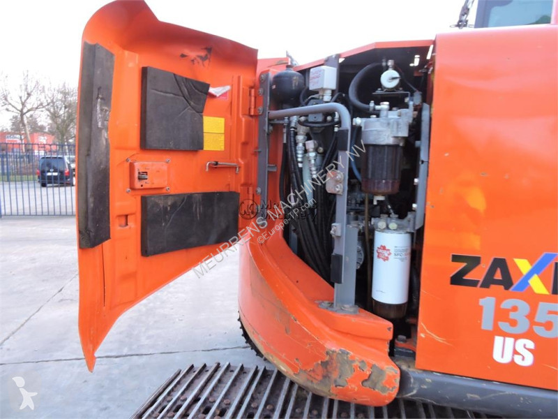 جرافة Hitachi ZX135