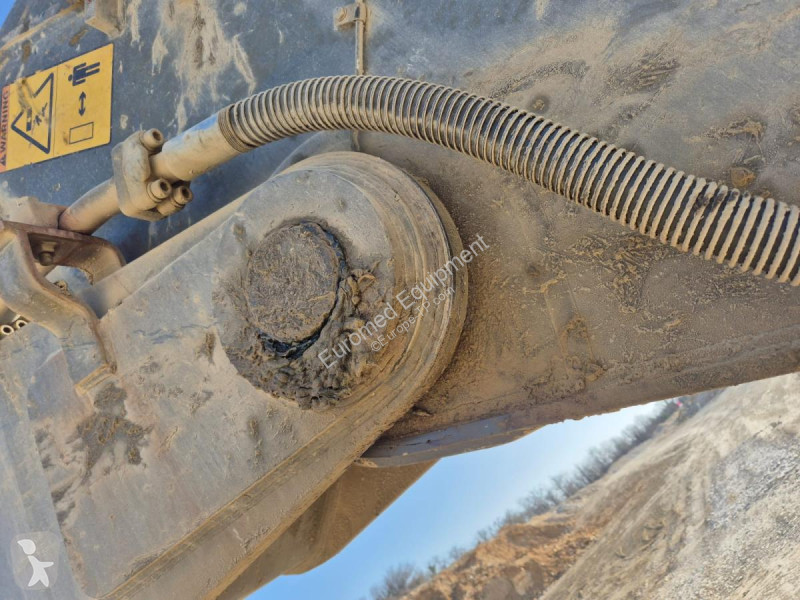 جرافة Volvo EC360