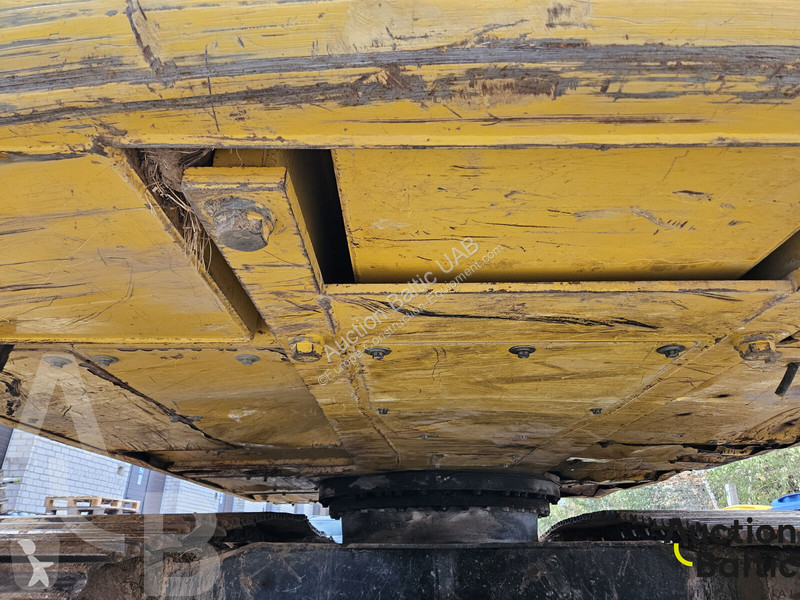 جرافة Komatsu 11