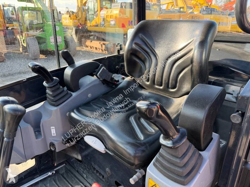 Lopatový nakládač Kubota KX016-4