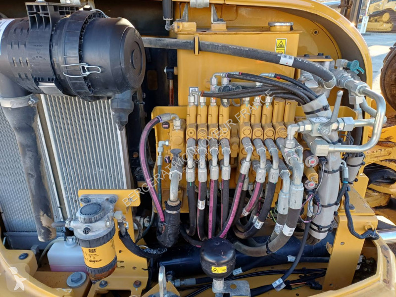 جرافة Caterpillar 305E2