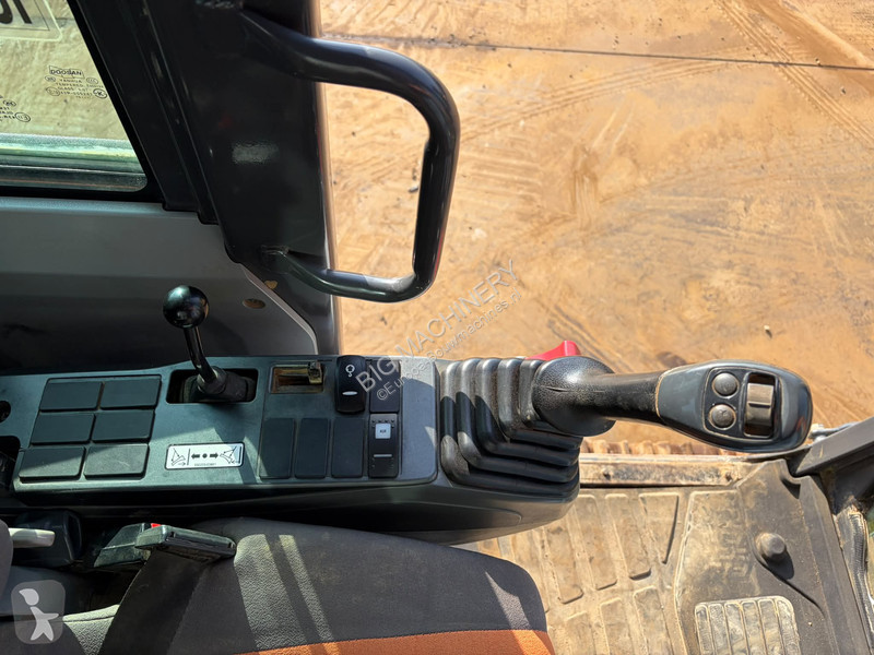 جرافة Doosan 5