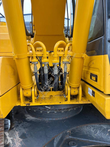 جرافة Komatsu LC11