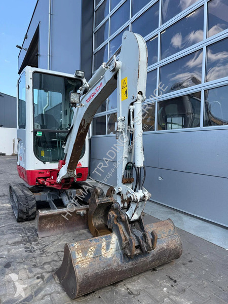 جرافة Takeuchi TB216