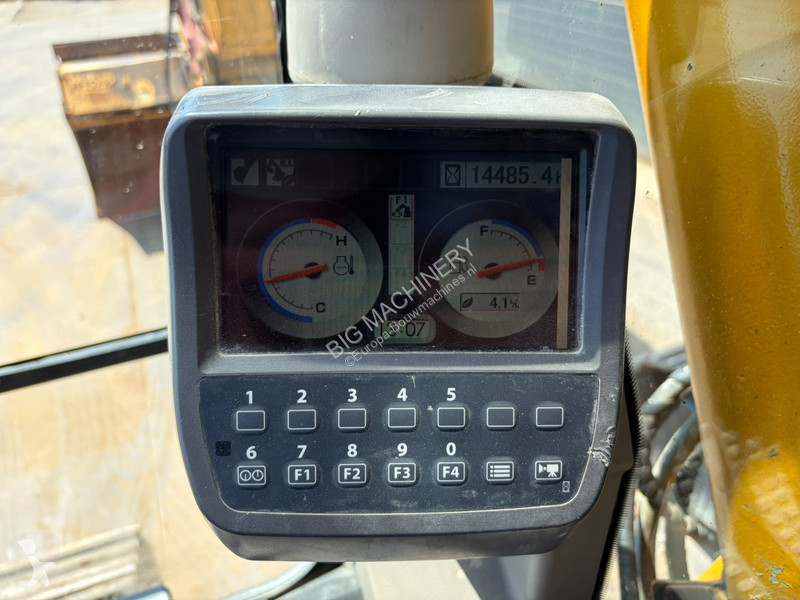 Lopatový nakládač Hitachi 3
