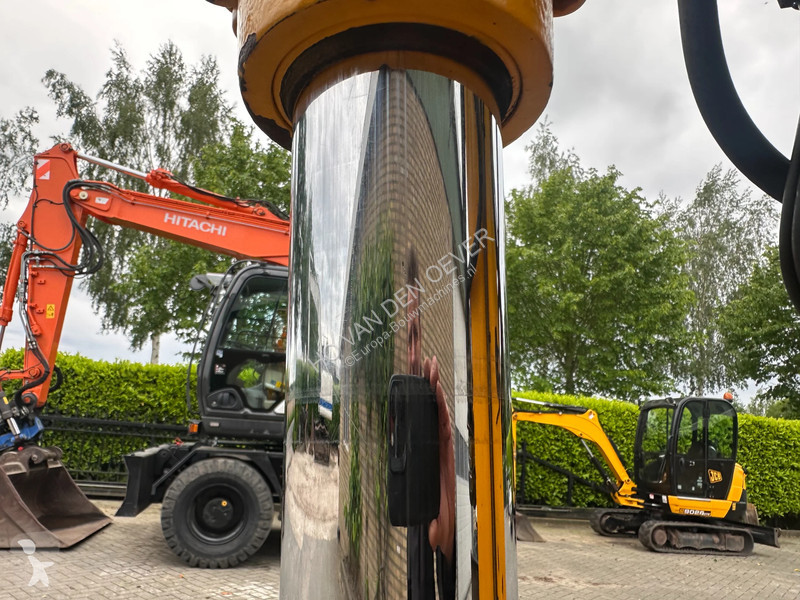 جرافة JCB
