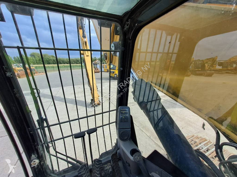 جرافة Caterpillar UHD