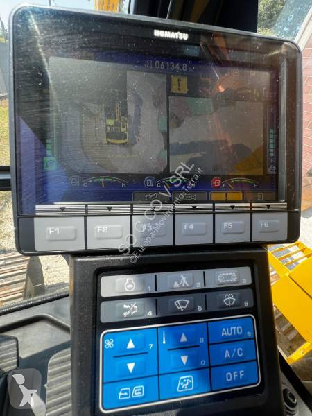 جرافة Komatsu PC210 NLC 11