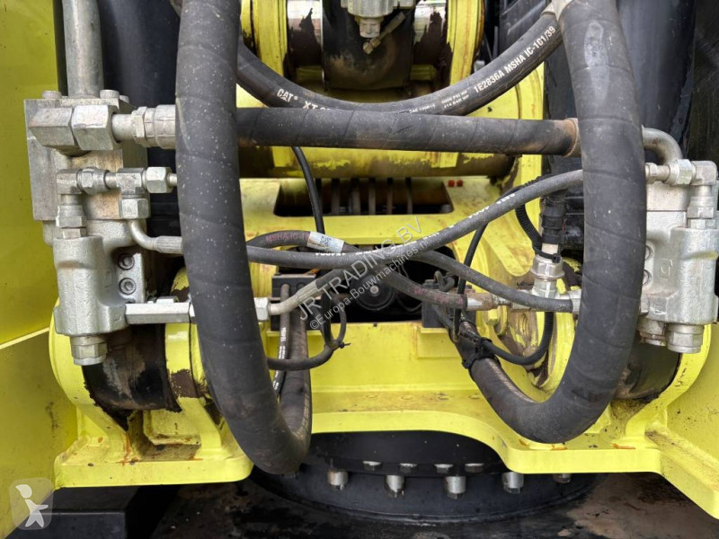 جرافة Caterpillar M 320 F