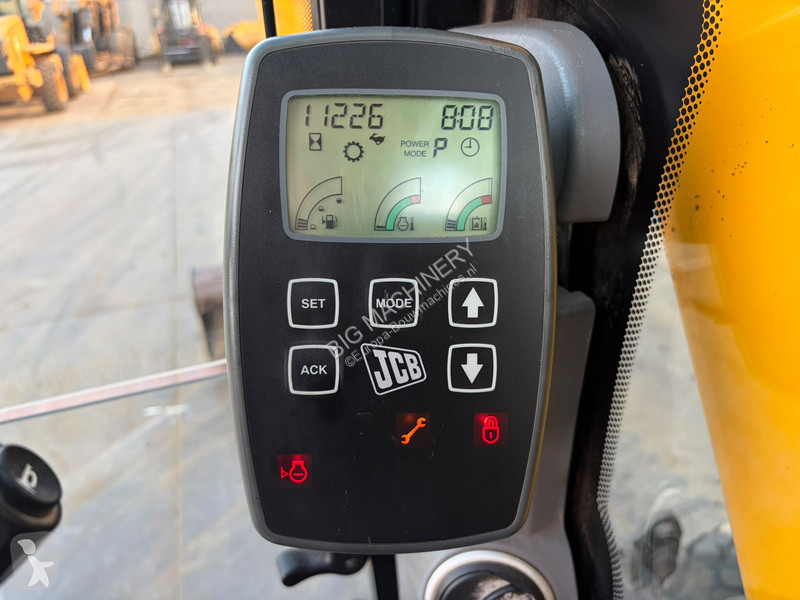 جرافة JCB