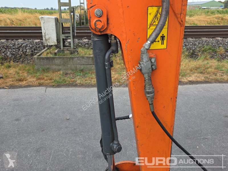 جرافة Hitachi ZX26U-5A CR