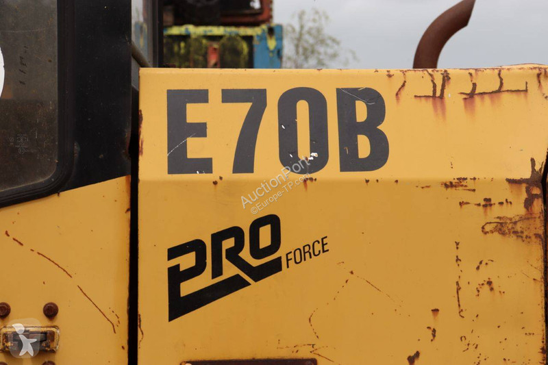 Rýpadlo Caterpillar E70B